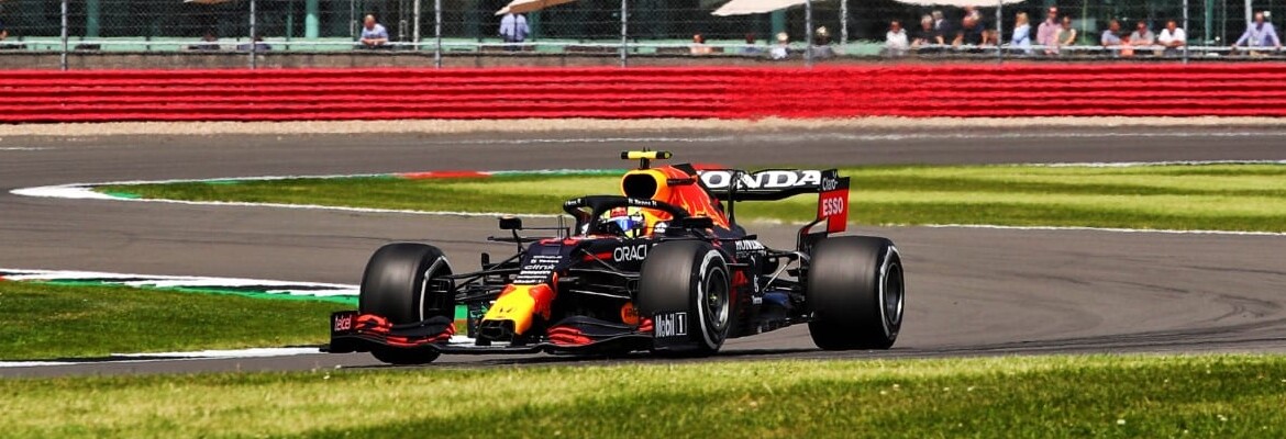 Pérez pede desculpa para a equipe após erro na corrida de qualificação da F1