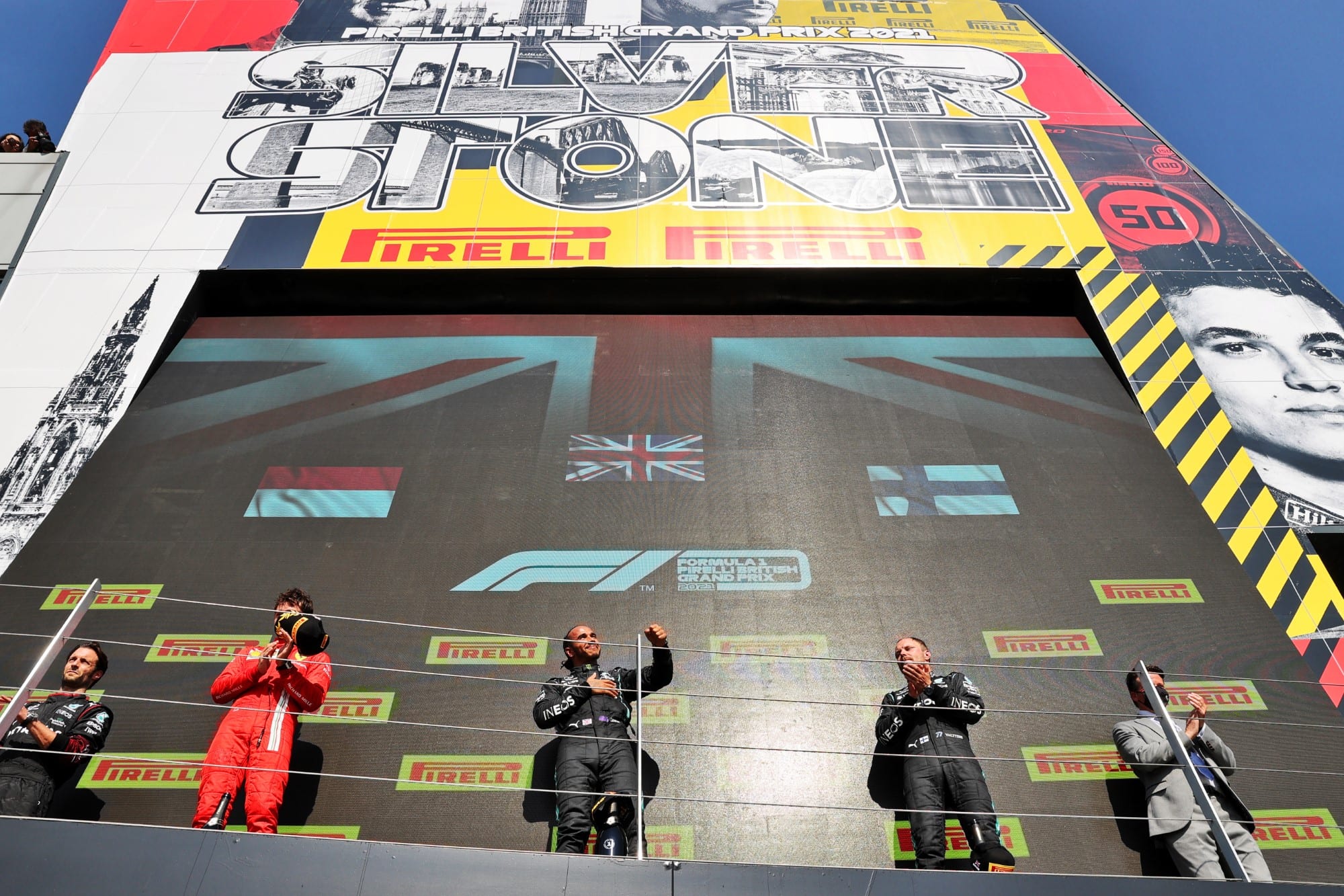 Galeria: as imagens da vitória de Hamilton no GP da Inglaterra de F1 Charles Leclerc, Lewis Hamilton e Valtteri Bottas - Pódio - GP da Inglaterra F1 2021