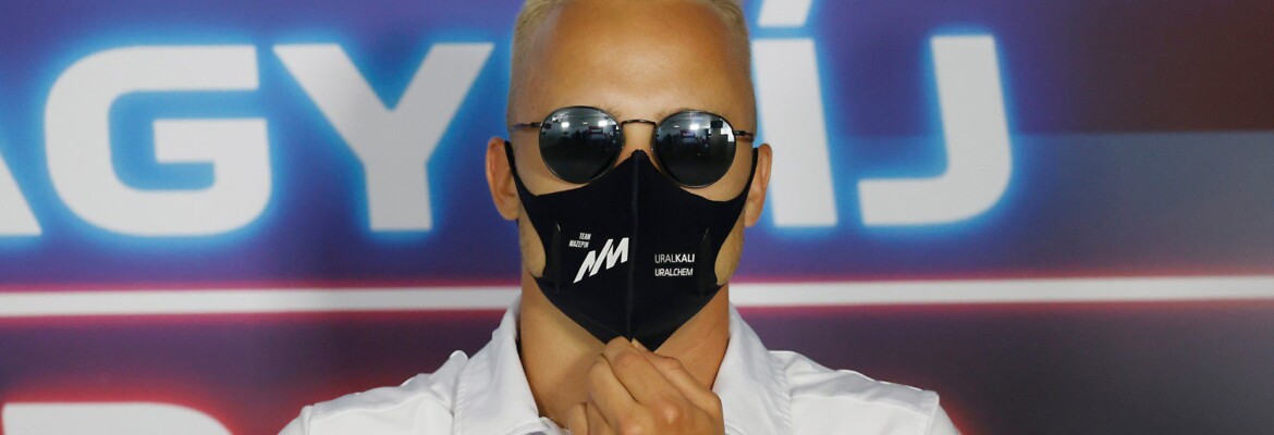 Mazepin muda sua versão para polêmico episódio do vídeo: “Não toquei a mulher”