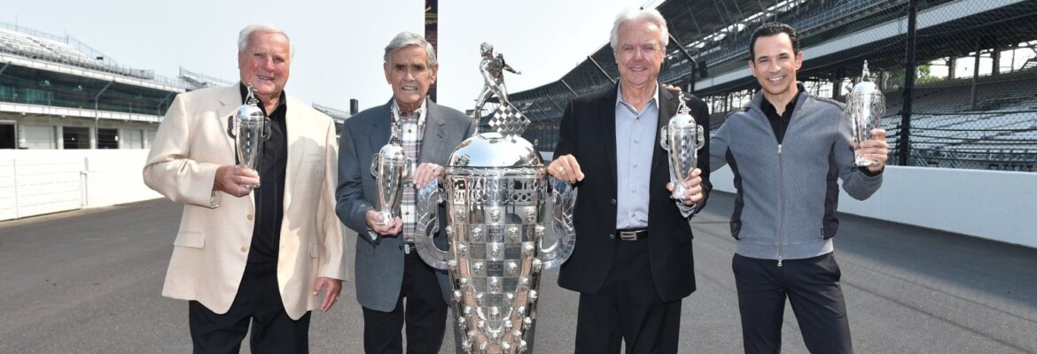 Castroneves posa com outros tetracampeões da Indy 500 em Indianápolis