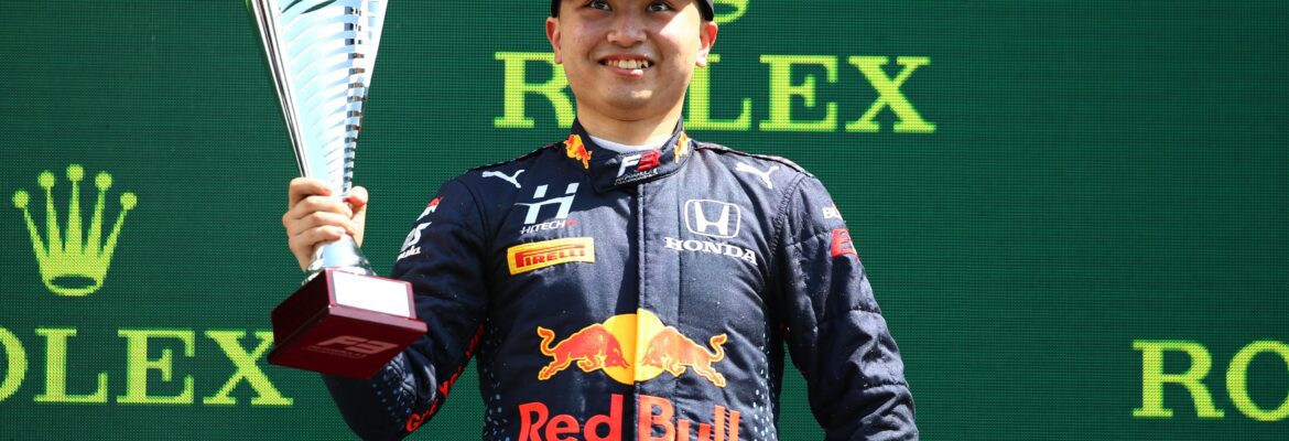 F1: Iwasa, piloto da Red Bull, revela desejo de ser campeão mundial F1: Iwasa, piloto da Red Bull, revela desejo de ser campeão mundial