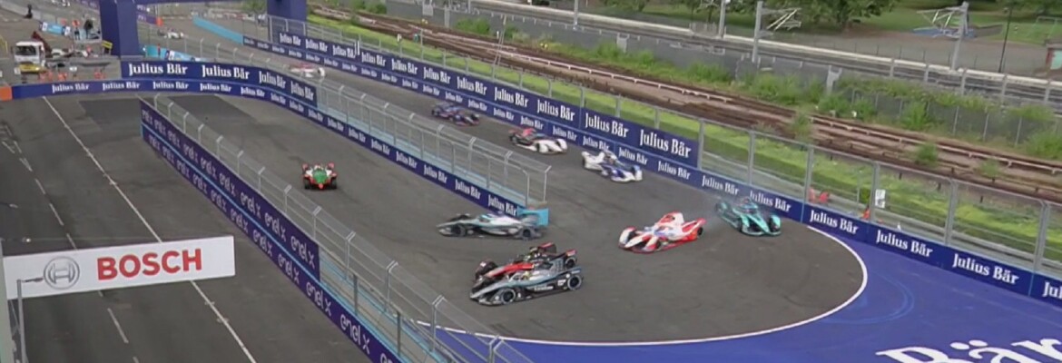 Rowland assume culpa por batida em Vandoorne em Londres: “Não tinha para onde ir”