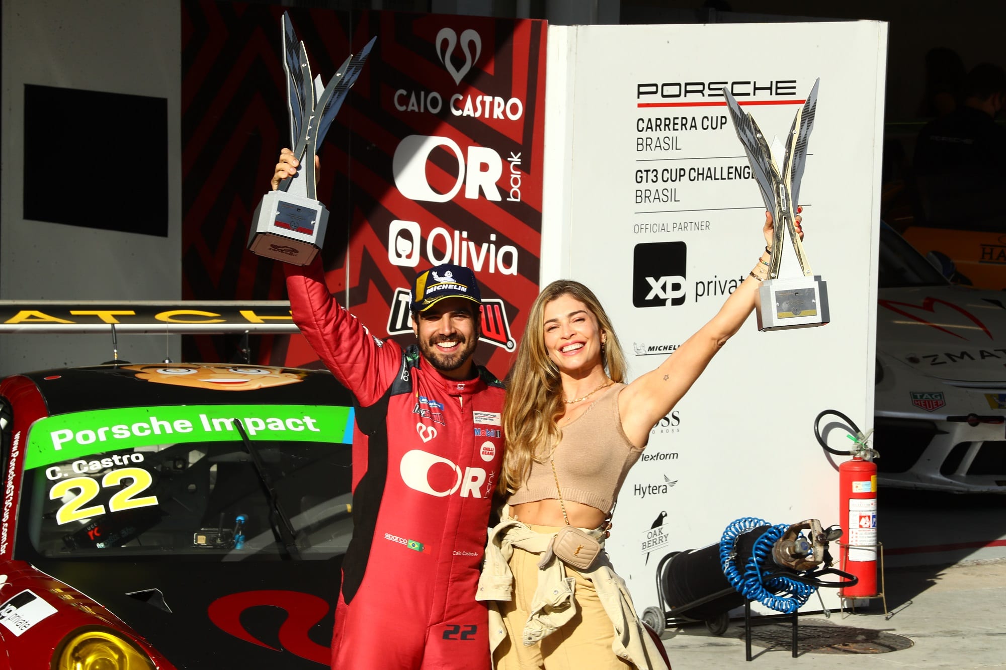 Grazi Massafera cita adrenalina em torcer por Caio Castro na Porsche Cup: “Enlouquecida” Grazi Massafera Caio Castro Porsche Cup Interlagos