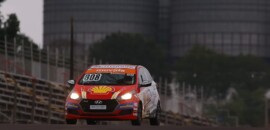 Alberto Cattucci se recupera de quebra no sábado e salva pontos no domingo pela Copa Shell HB20