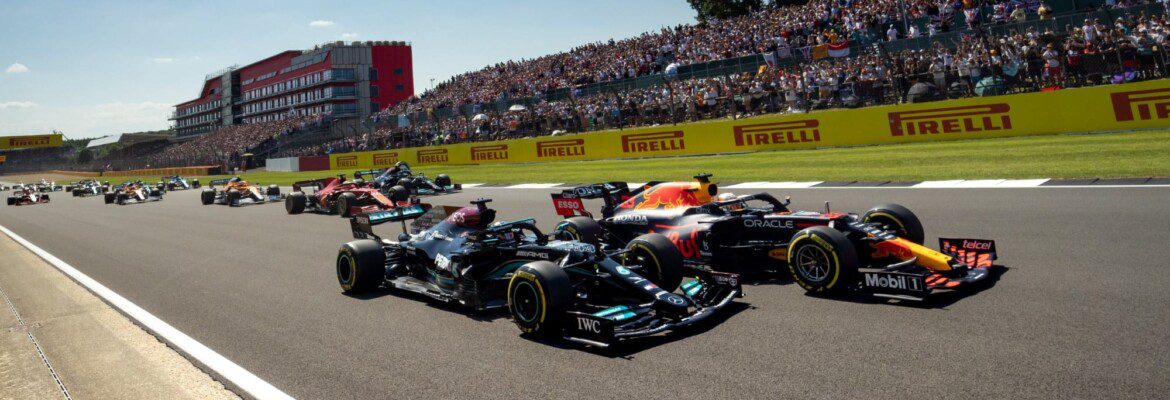 Primeira Curva – Batida entre Hamilton e Verstappen pode ser ponto de virada