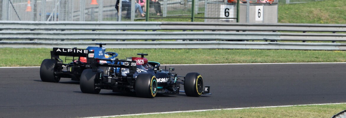 Alonso brinca com alegações de Hamilton: “Sempre reclama”