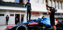 F1: Alpine presenteia Ocon com carro de sua vitória na Hungria em 2021