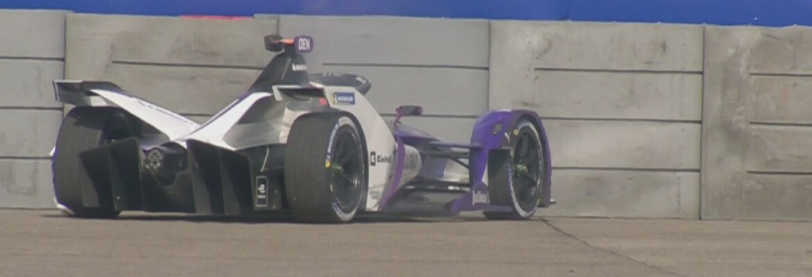 Dennis relata “barulho estranho” na BMW antes de acidente na FE em Berlim