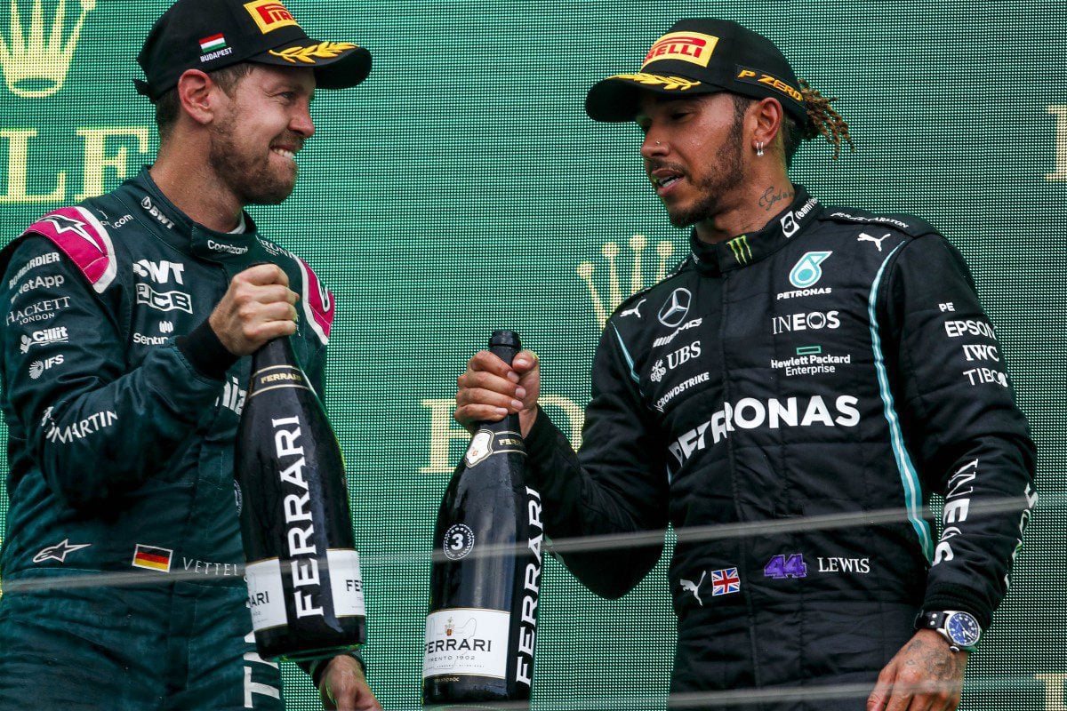 F1: Ex-mecânico da Ferrari sugere ligação de Hamilton para Vettel por dificuldades no SF-25 F1: Ex-mecânico da Ferrari sugere ligação de Hamilton para Vettel por dificuldades no SF-25