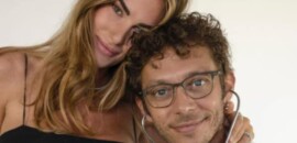 Valentino Rossi confirma nascimento de filha pelas redes sociais