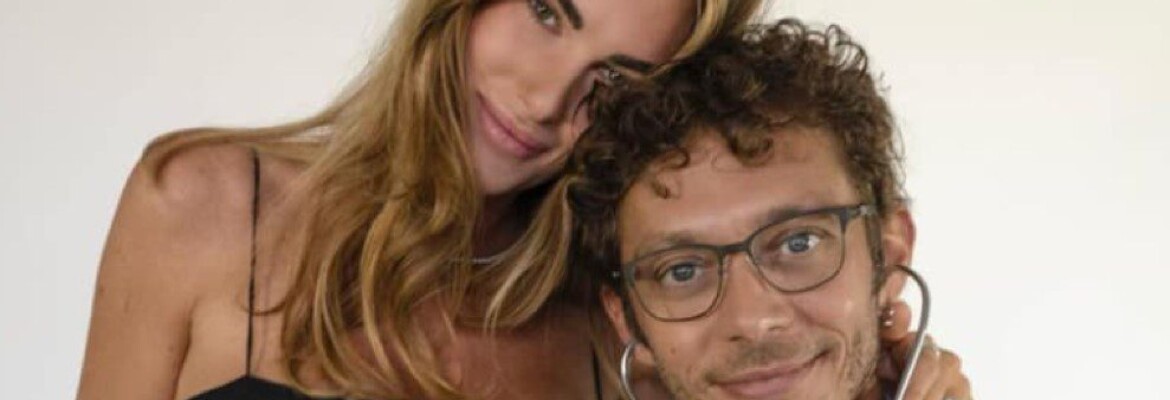 Valentino Rossi confirma nascimento de filha pelas redes sociais