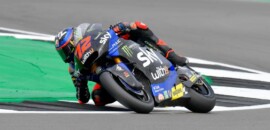 Bezzecchi crava recorde e rouba pole de Lowes em Silverstone na Moto2
