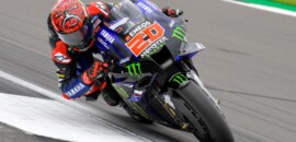 Quartararo comanda em Silverstone e vence quinta no ano; Aprilia vai ao pódio