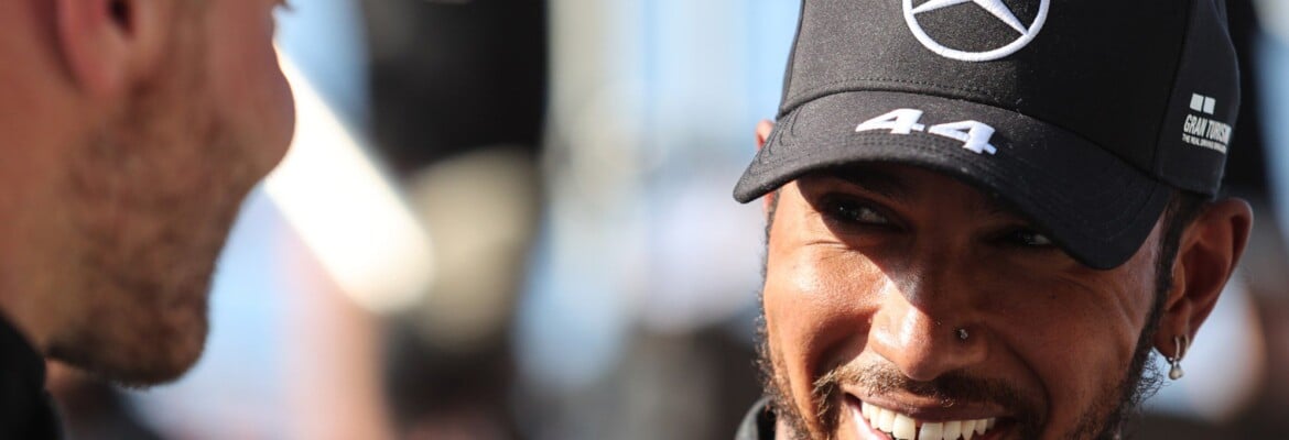 Hamilton satisfeito com domínio da Mercedes F1 na primeira fila em Monza Hamilton satisfeito com domínio da Mercedes F1 na primeira fila em Monza