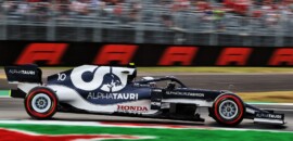 Gasly larga do pit lane após a troca de motor