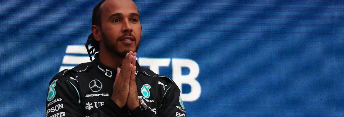 Hamilton diz que o 100º triunfo na F1 foi um 'momento mágico' Hamilton diz que o 100º triunfo na F1 foi um ‘momento mágico’