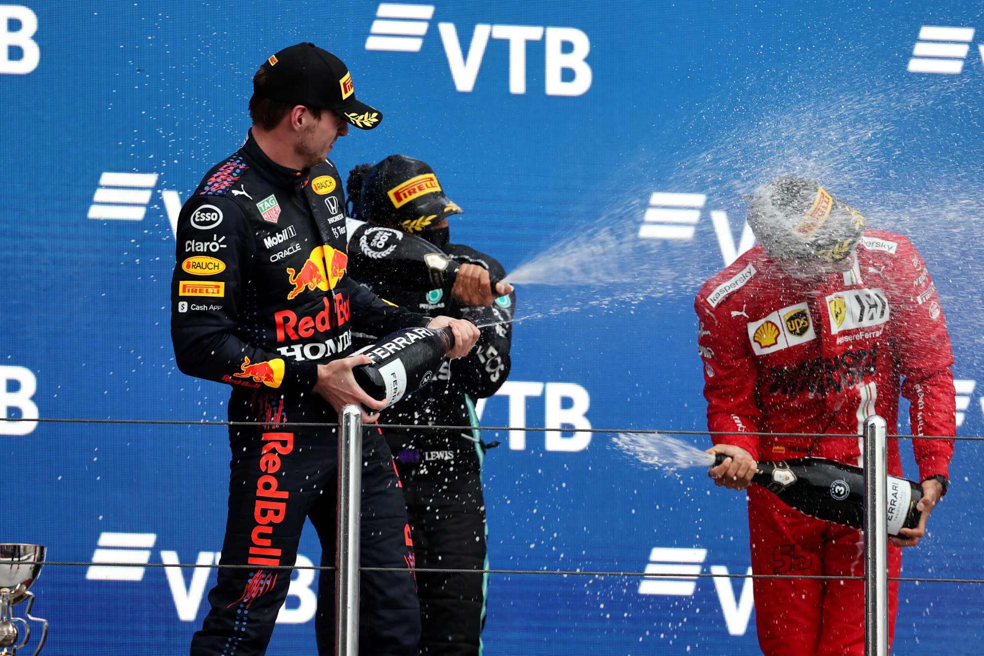 Lewis Hamilton, Max Verstappen e Carlos Sainz, Pódio, GP da Rússia, Sochi, F1 2021