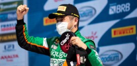 Rafael Suzuki celebra recuperação de vitória na Stock Car