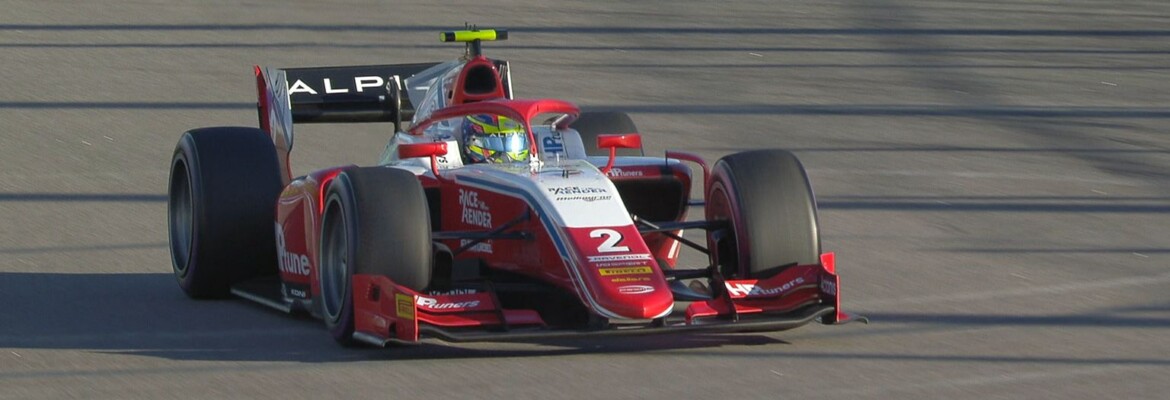 Piastri acerta volta no final e fatura pole da F2 na Rússia