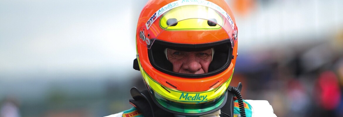 Fãs disputam em leilão itens históricos e raridades da Stock Car