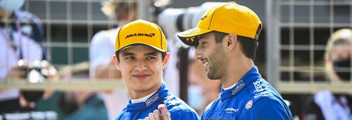 Ricciardo e Norris visitam fábrica da McLaren F1 após as férias