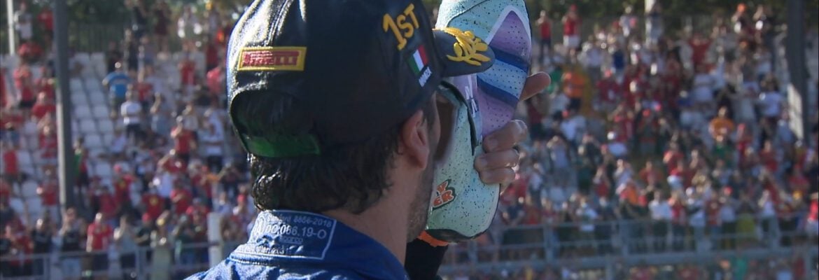 Vídeo: Ricciardo comemora primeira vitória com McLaren com shoey em Monza