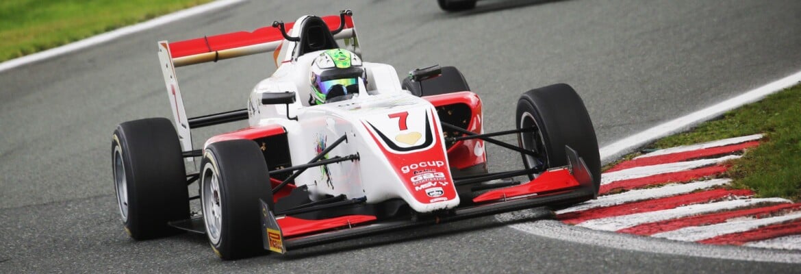 Roberto Faria é o piloto mais rápido em Oulton Park