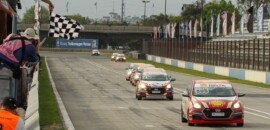 Alberto Cattucci faz a pole e vence em Curitiba pela Copa Shell HB20