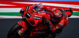 Bagnaia resiste pressão de Quartararo e conquista segunda vitória seguida