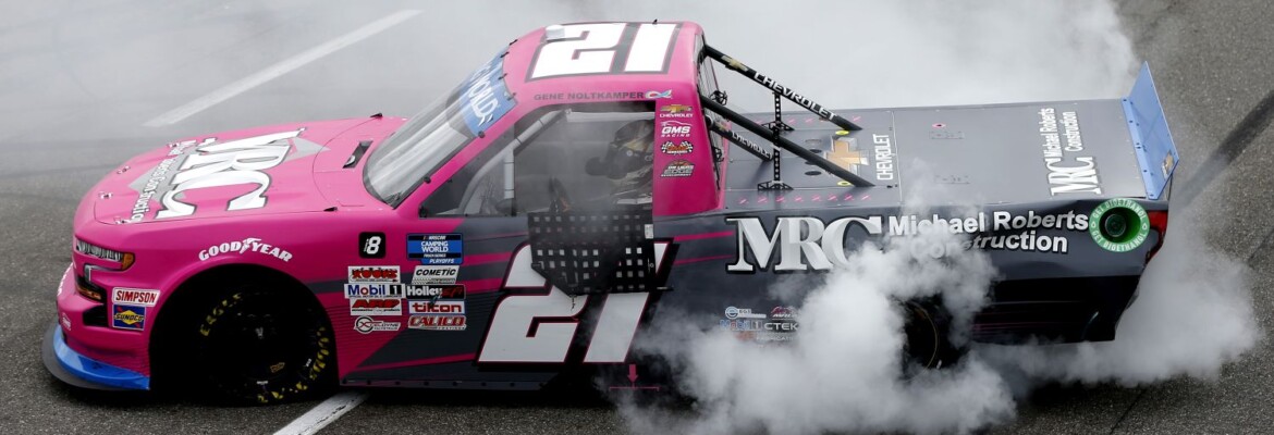 Zane Smith vence em Martinsville e se garante na decisão da Nascar Truck Series