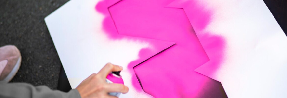 W Series pinta paddock para conscientização do câncer de mama no outubro rosa