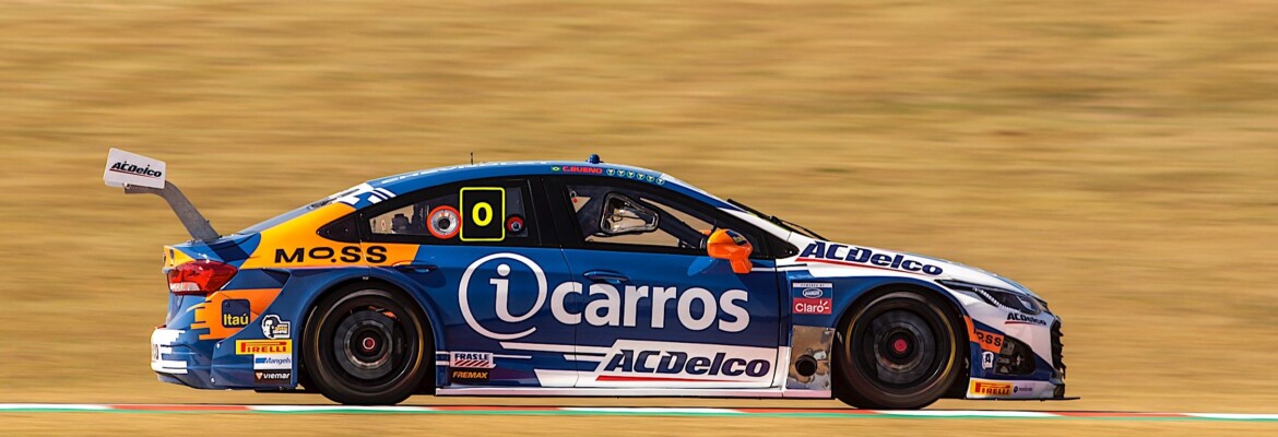 Cacá Bueno acelera em casa com a equipe iCarros ACDelco Crown Racing no Velocitta