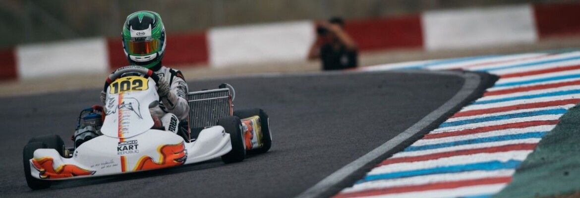 Matheus Ferreira larga na pole position em duas baterias classificatórias do Mundial de Kart