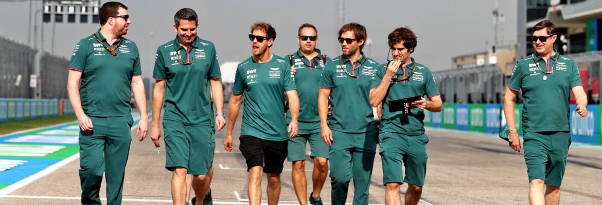 Vettel confirma penalidade no grid devido ao novo motor Mercedes