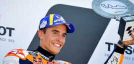 Márquez dá troféu de 2º em Aragão a família de piloto de 14 anos morto em acidente