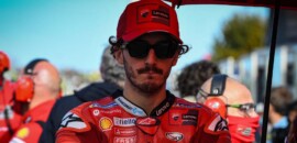 Bagnaia lamenta queda depois de aposta errada em pneus: “era vitória ou brita”