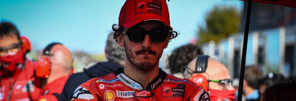 Bagnaia lamenta queda depois de aposta errada em pneus: “era vitória ou brita”
