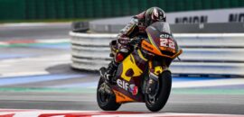 Lowes crava pole em classificação da Moto2 marcada por quedas em Misano