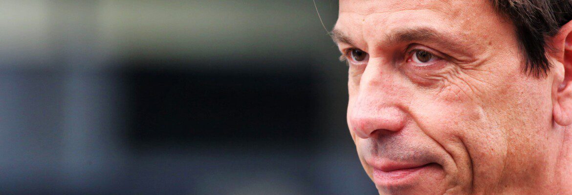 F1: Wolff prefere ver os avanços da Mercedes como “copo meio vazio e não meio cheio”