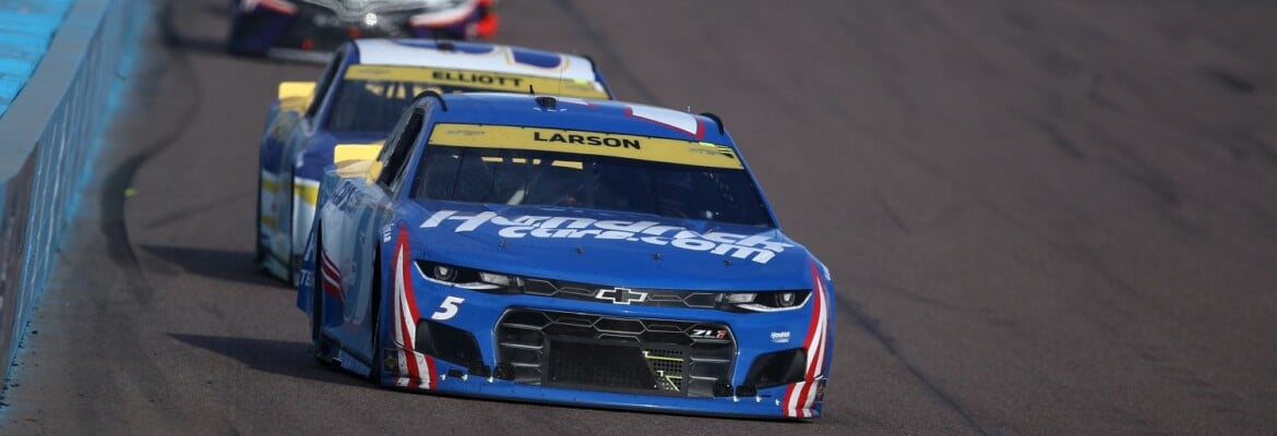 Larson impede aproximação de Truex, vence em Phoenix e é campeão da Nascar