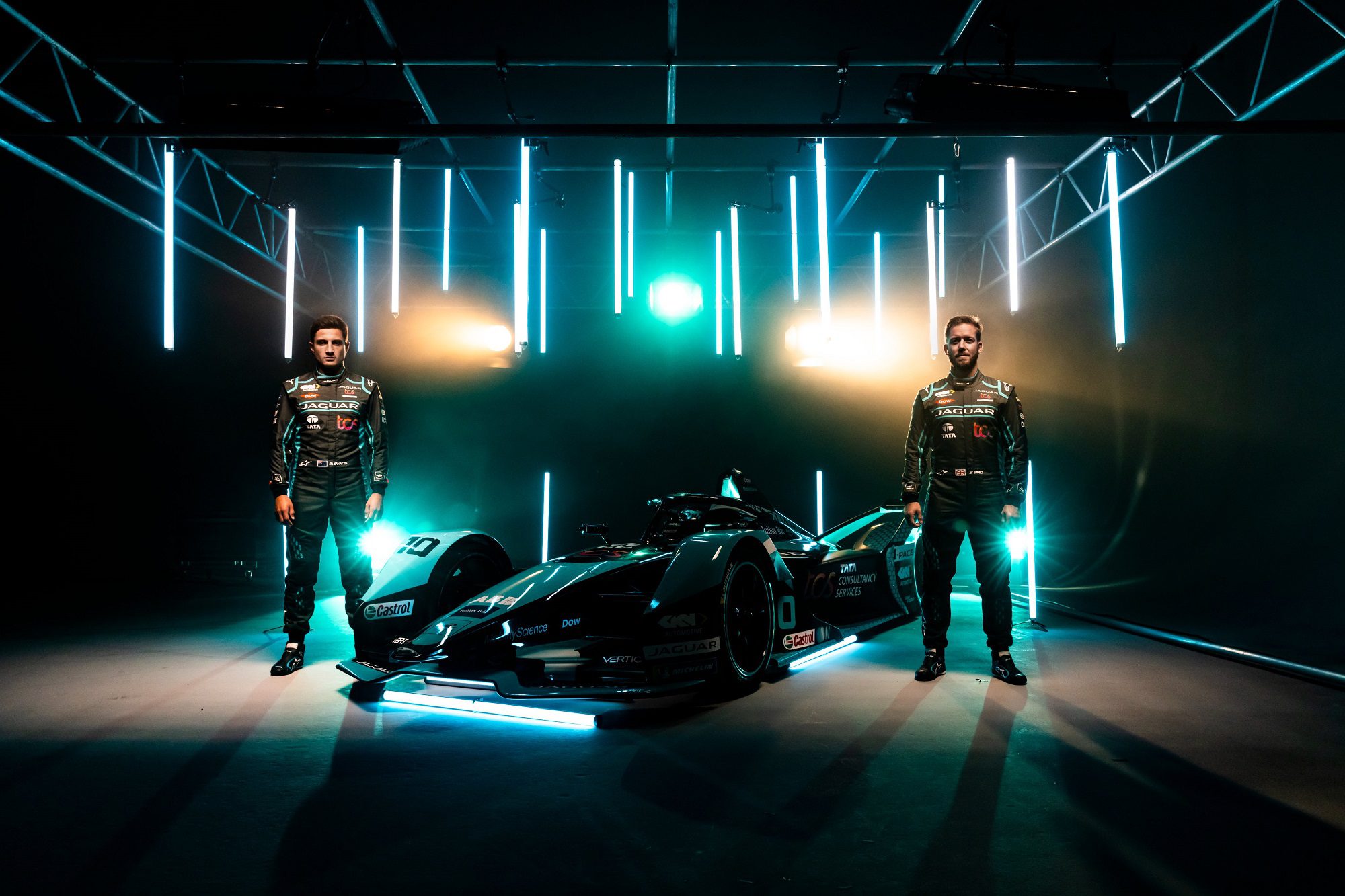 Foto: Jaguar lanza un coche con un nuevo patrocinador principal para la temporada 2021/22 de la FE Jaguar Fórmula E Sam Bird Mitch Evans