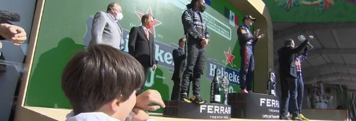 Foto: Filho de Pérez marca presença no pódio do GP do México de F1
