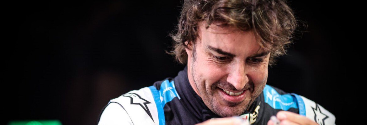 Alonso tem placas de titânio removidas do rosto