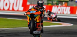 Gardner é 10º, vê Fernandez vencer, mas se sagra campeão da Moto2 em Valência