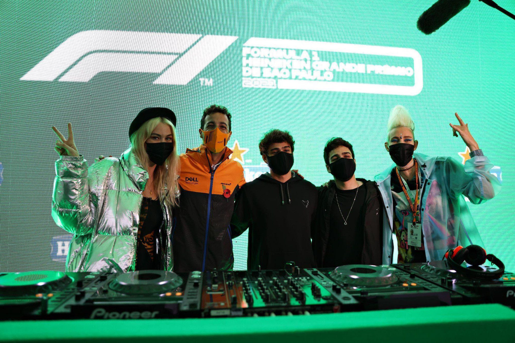Exclusivo: em evento da Heineken no GP de São Paulo, Massa declara torcida por Verstappen Olivia, Miriam Nervo, Cat Leaders, Daniel Ricciardo, GP de São Paulo, Heineken