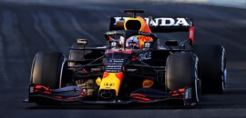 Verstappen dá o troco e lidera o último treino da F1 na Arábia Saudita