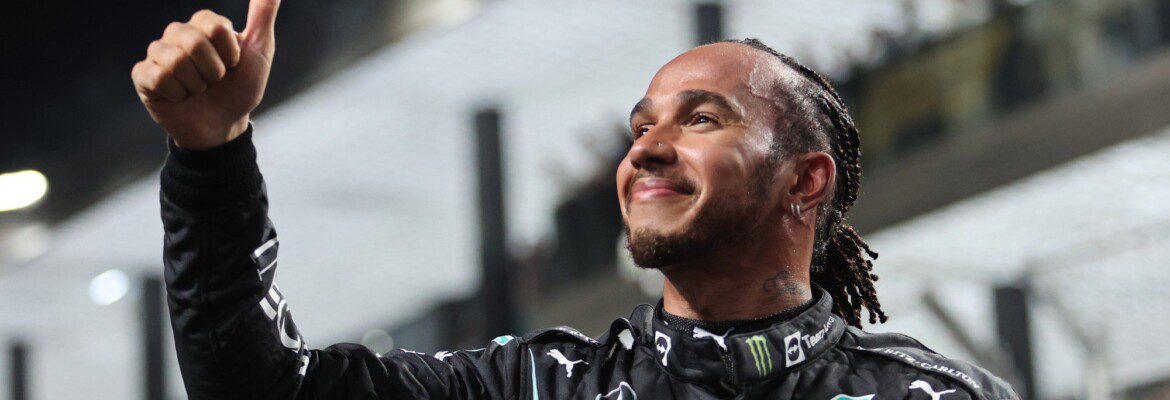 Tive que tentar manter a calma, diz Hamilton sobre atitudes de Verstappen na F1 em Jeddah