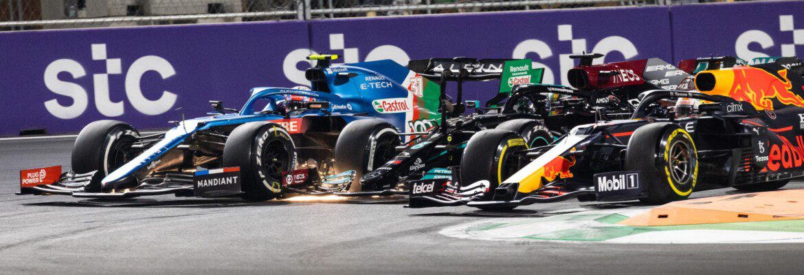 Hamilton marcou a volta mais rápida na F1 em Jeddah, mesmo com dano na asa