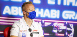 FIA libera pilotos russos para competir sob bandeira neutra. Mazepin pode seguir na F1