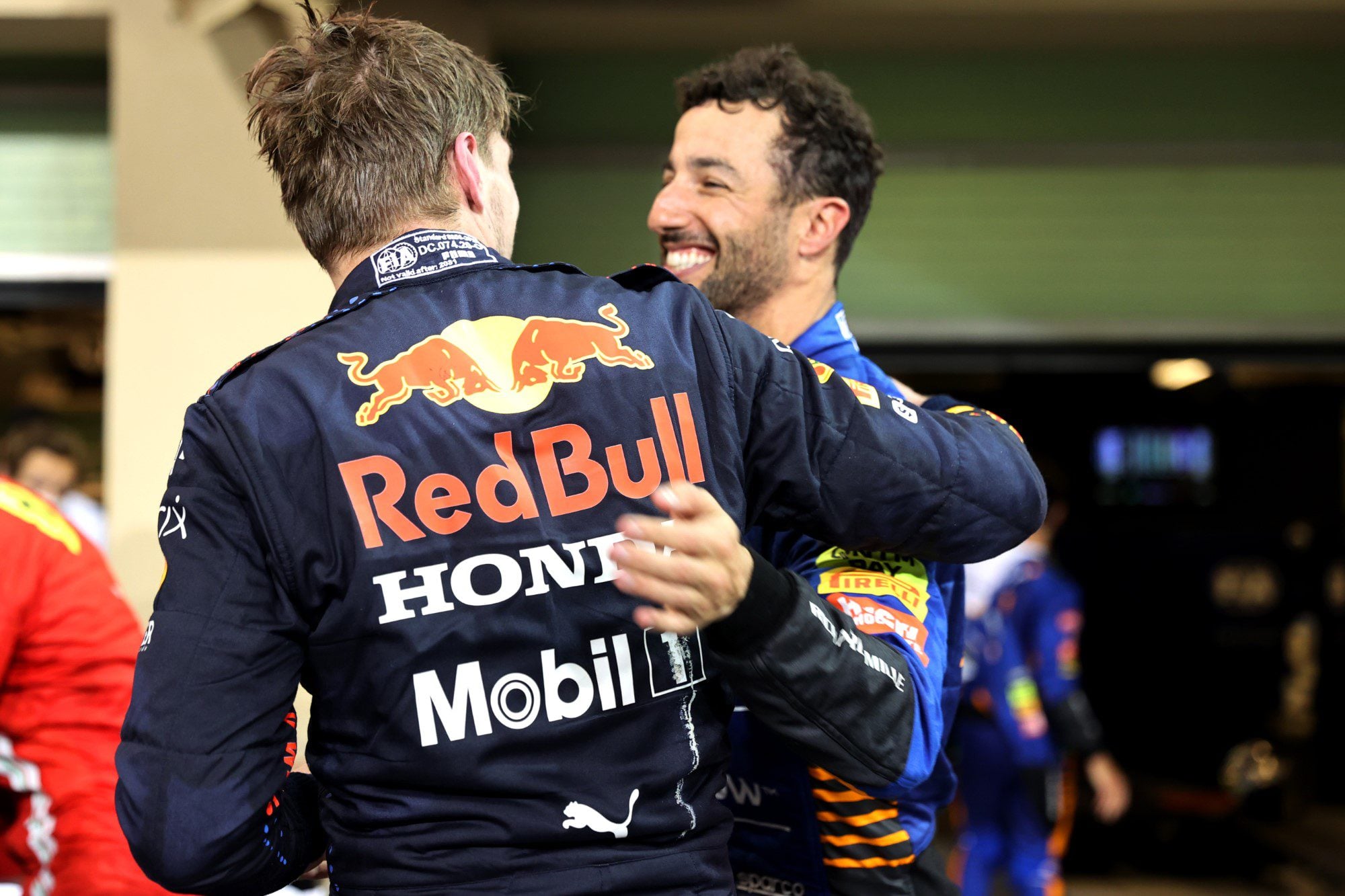 F1: Red Bull deve negociar com Ricciardo para liberar número desejado por Verstappen Daniel Ricciardo e Max Verstappen, Campeão, GP de Abu Dhabi, Yas Marina, F1 2021